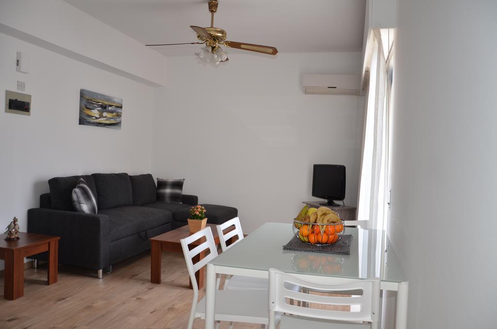 Surf & Sun Holiday Apartments Limassol Exteriör bild