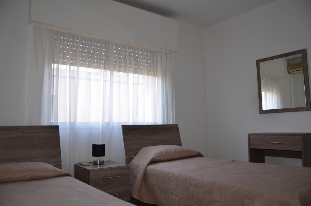 Surf & Sun Holiday Apartments Limassol Exteriör bild