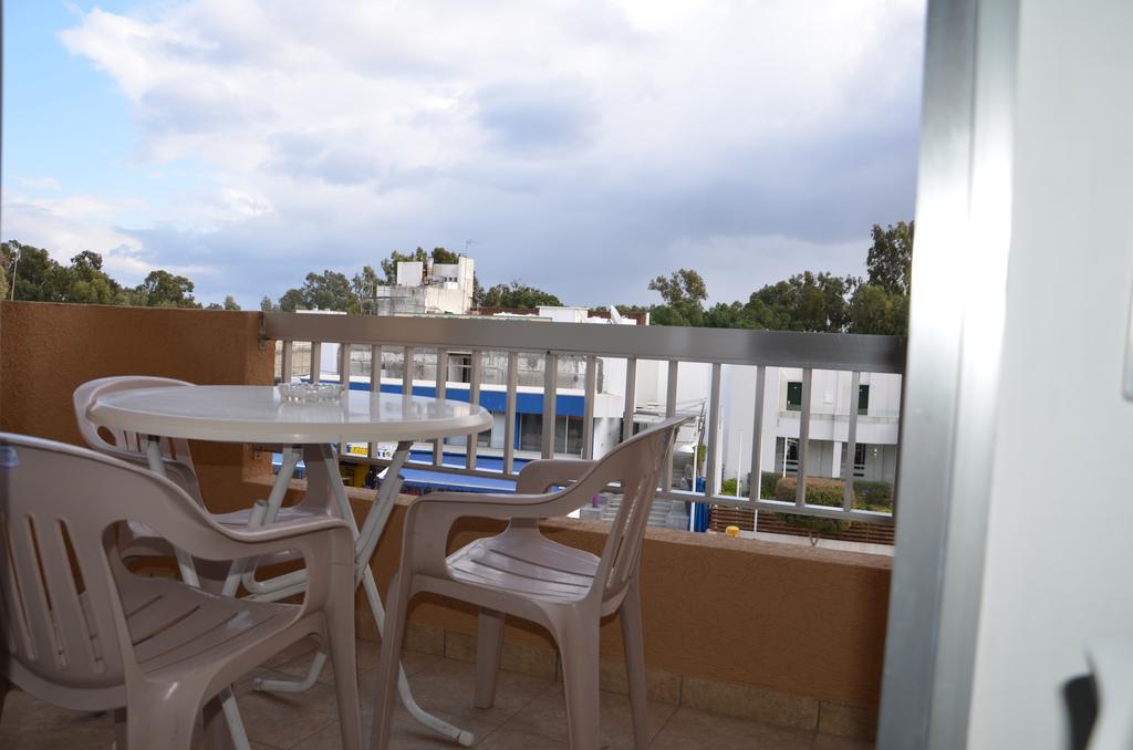 Surf & Sun Holiday Apartments Limassol Exteriör bild