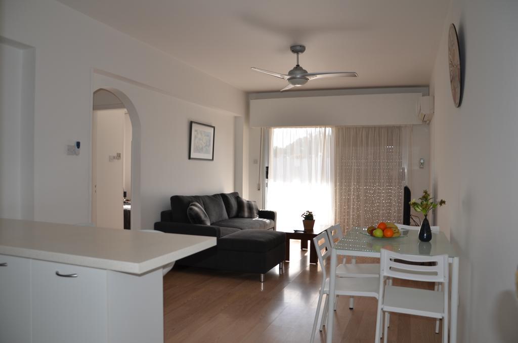 Surf & Sun Holiday Apartments Limassol Exteriör bild