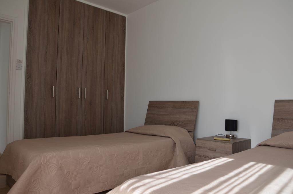 Surf & Sun Holiday Apartments Limassol Exteriör bild