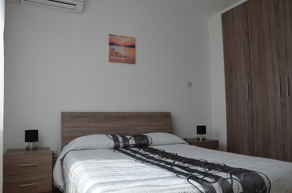 Surf & Sun Holiday Apartments Limassol Exteriör bild