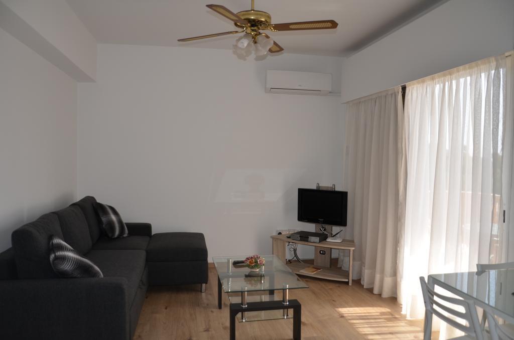 Surf & Sun Holiday Apartments Limassol Exteriör bild