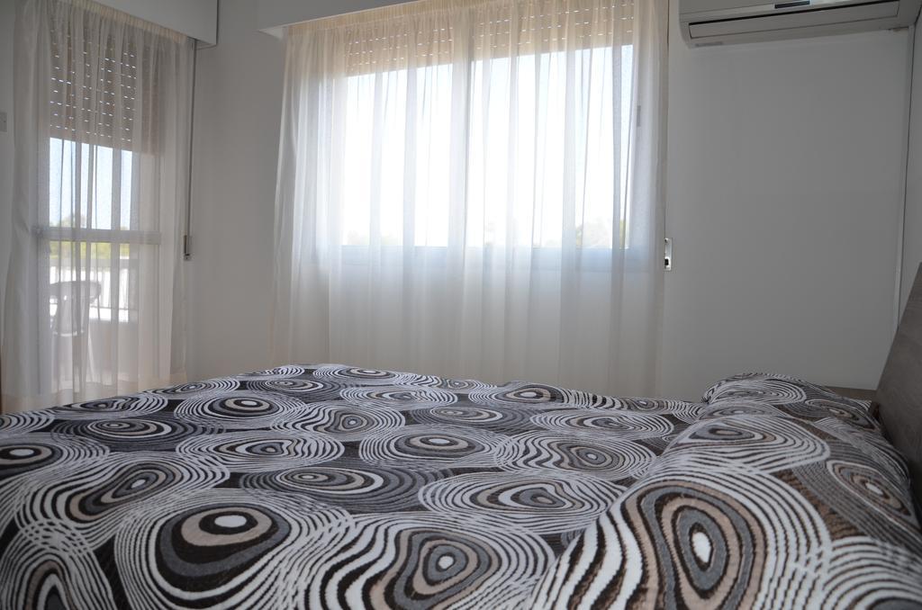 Surf & Sun Holiday Apartments Limassol Exteriör bild